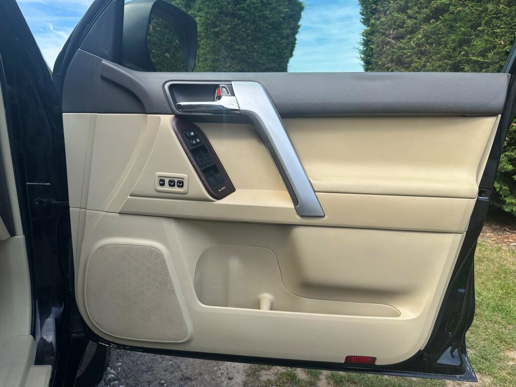 Toyota Land Cruiser 3.0 D-4d Invincible 4 White #86