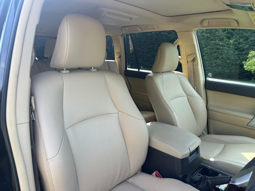 Toyota Land Cruiser 3.0 D-4d Invincible 4 White #37