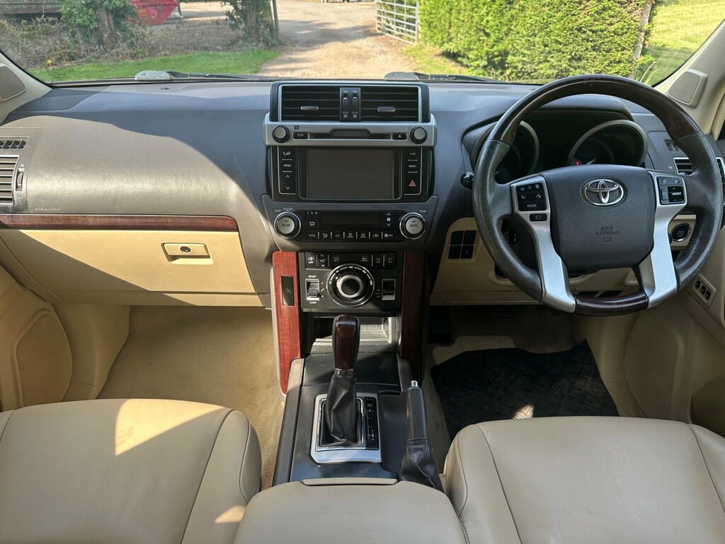 Toyota Land Cruiser 3.0 D-4d Invincible 4 White #29