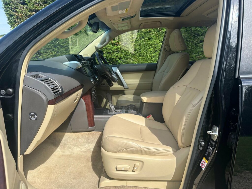 Toyota Land Cruiser 3.0 D-4d Invincible 4 White #76