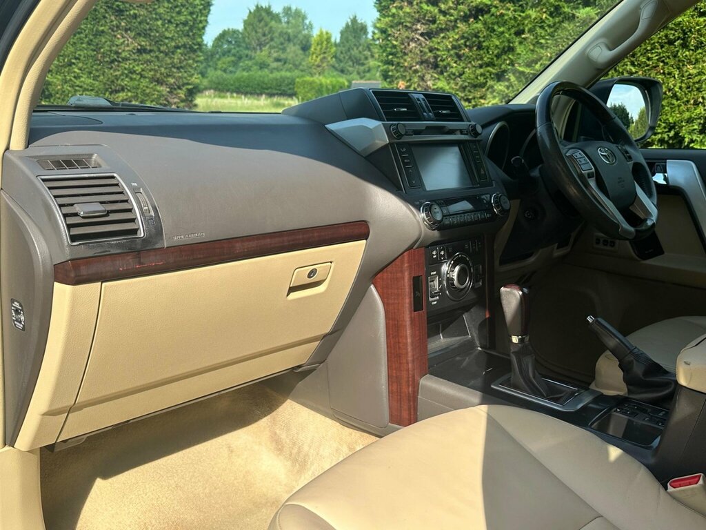 Toyota Land Cruiser 3.0 D-4d Invincible 4 White #40
