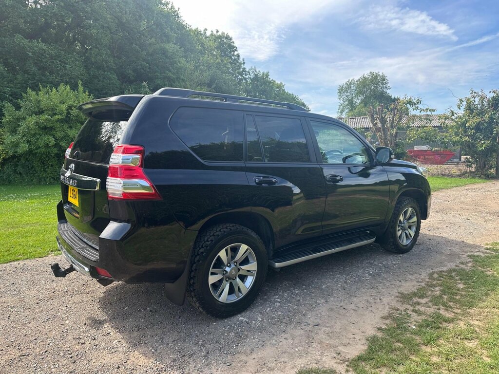 Toyota Land Cruiser 3.0 D-4d Invincible 4 White #52