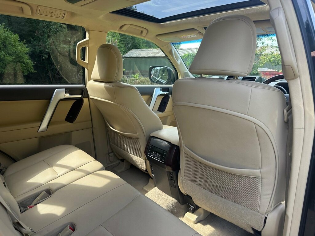 Toyota Land Cruiser 3.0 D-4d Invincible 4 White #64