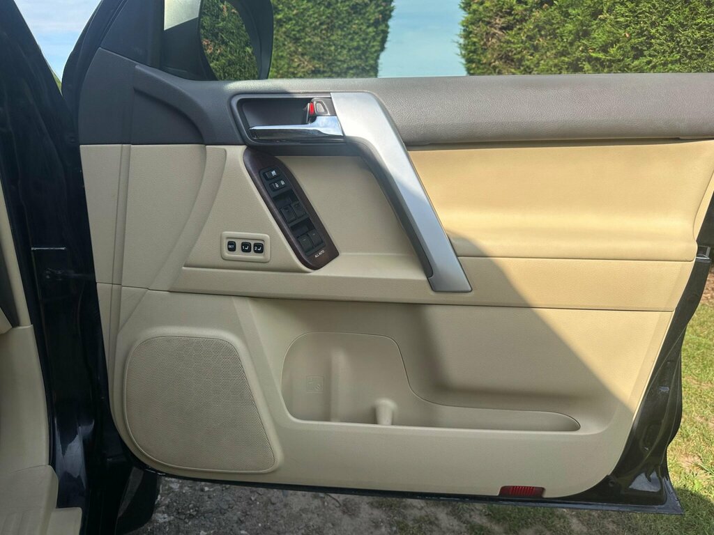 Toyota Land Cruiser 3.0 D-4d Invincible 4 White #33
