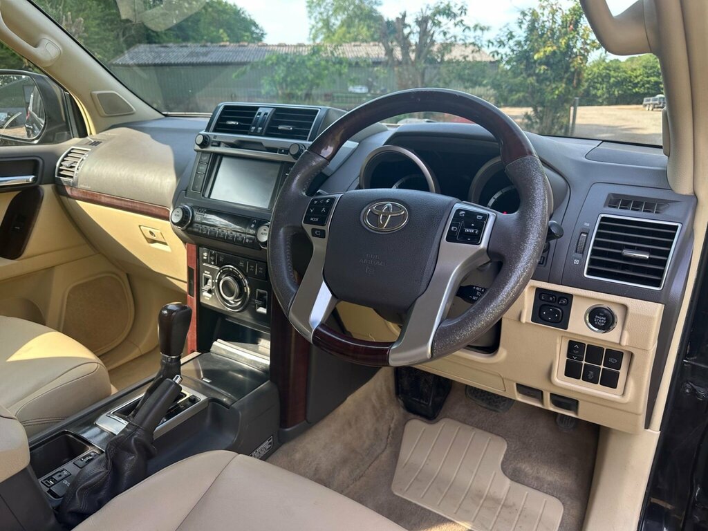 Toyota Land Cruiser 3.0 D-4d Invincible 4 White #31