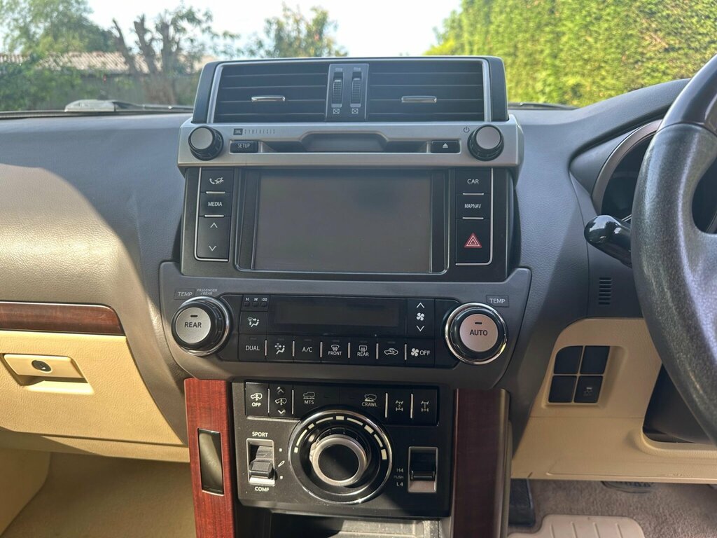 Toyota Land Cruiser 3.0 D-4d Invincible 4 White #36