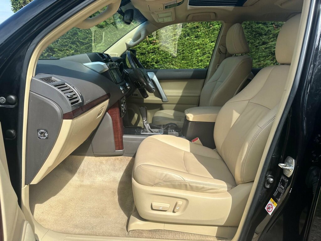 Toyota Land Cruiser 3.0 D-4d Invincible 4 White #70