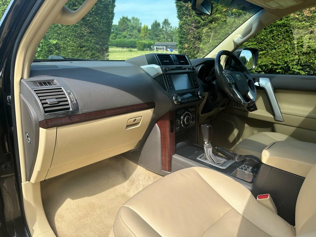 Toyota Land Cruiser 3.0 D-4d Invincible 4 White #71