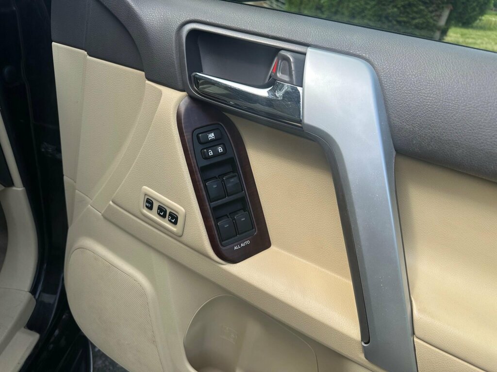 Toyota Land Cruiser 3.0 D-4d Invincible 4 White #87