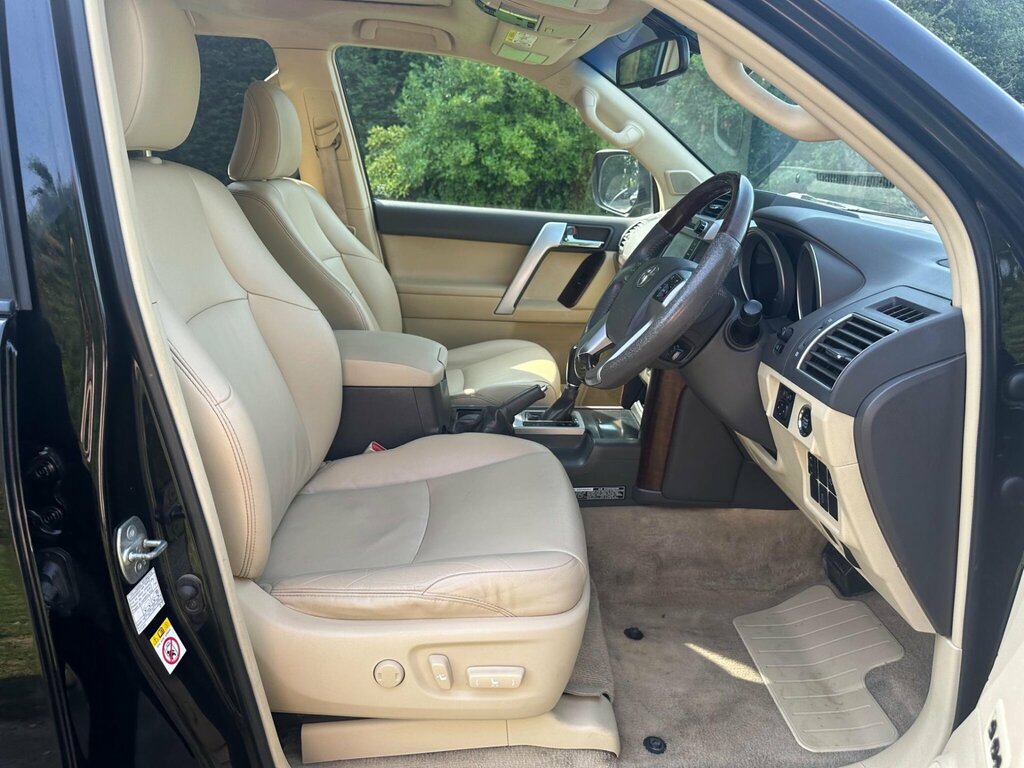 Toyota Land Cruiser 3.0 D-4d Invincible 4 White #32