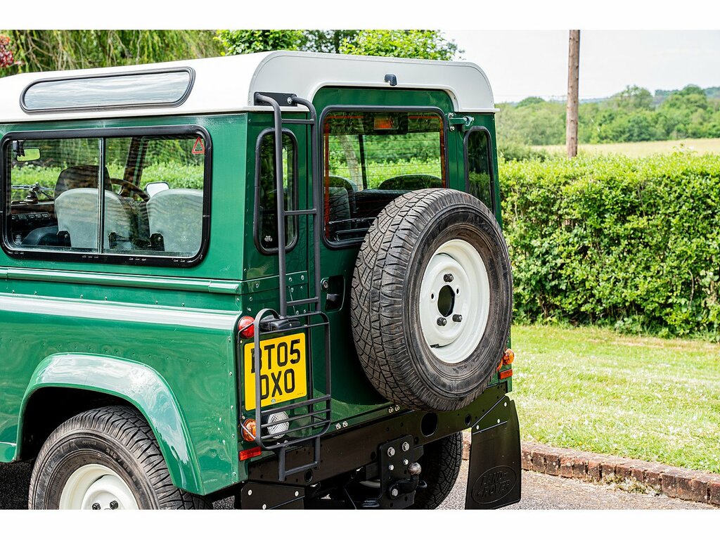 Land Rover Defender 90 90 2.5 Td5 County Red #16