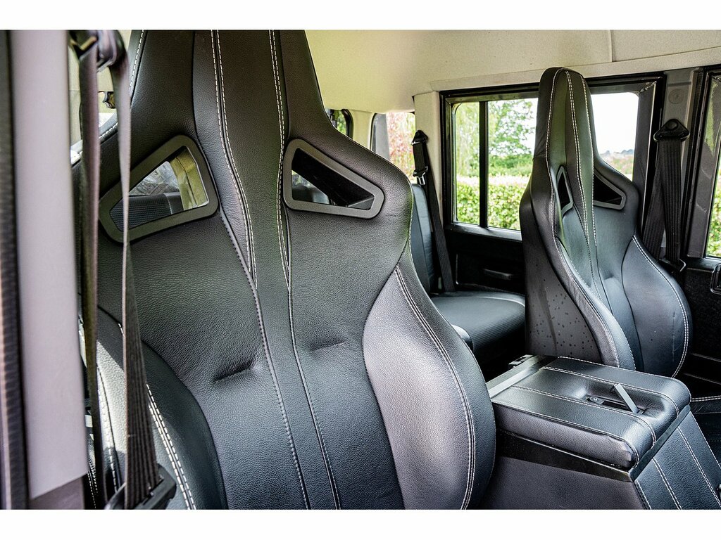Land Rover Defender 110 Td5 County Blue #28