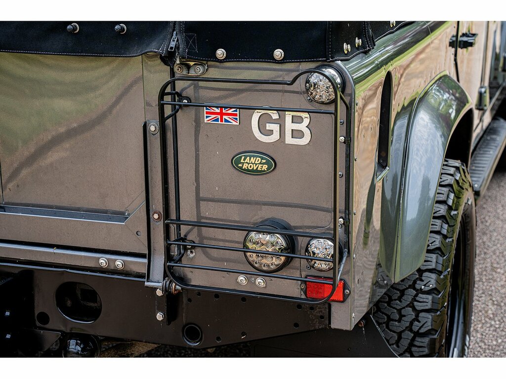 Land Rover Defender 110 Td5 County Blue #15
