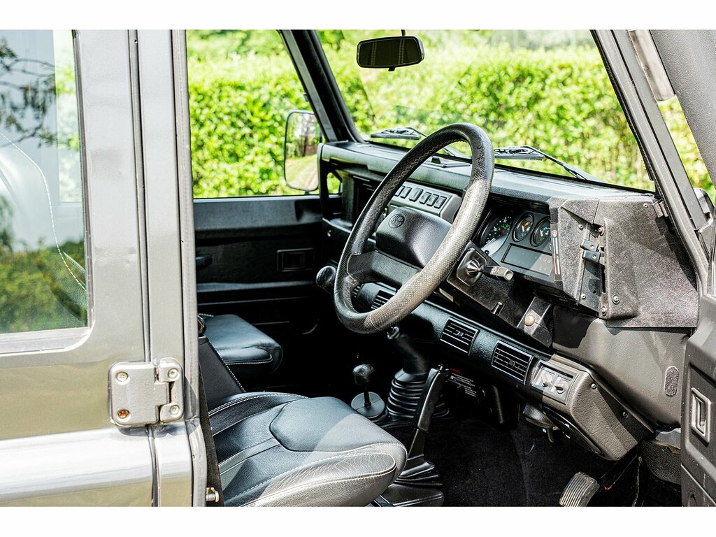 Land Rover Defender 110 Td5 County Blue #30