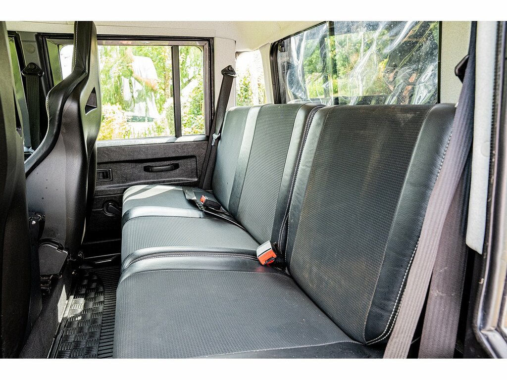 Land Rover Defender 110 Td5 County Blue #23