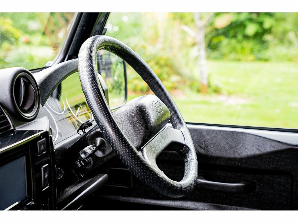 Land Rover Defender 90 Suv Black #14