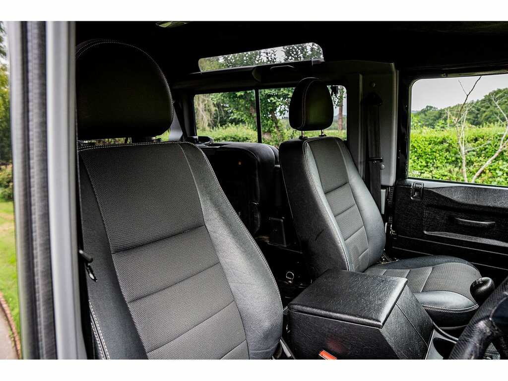 Land Rover Defender 90 Suv Black #16