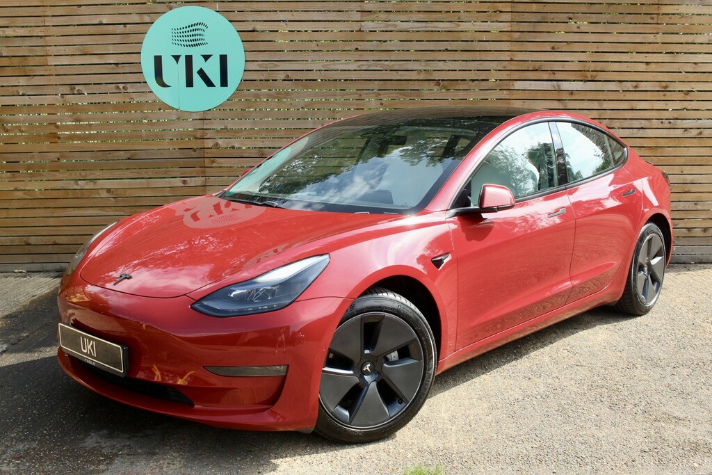 Tesla Model 3 Saloon Red