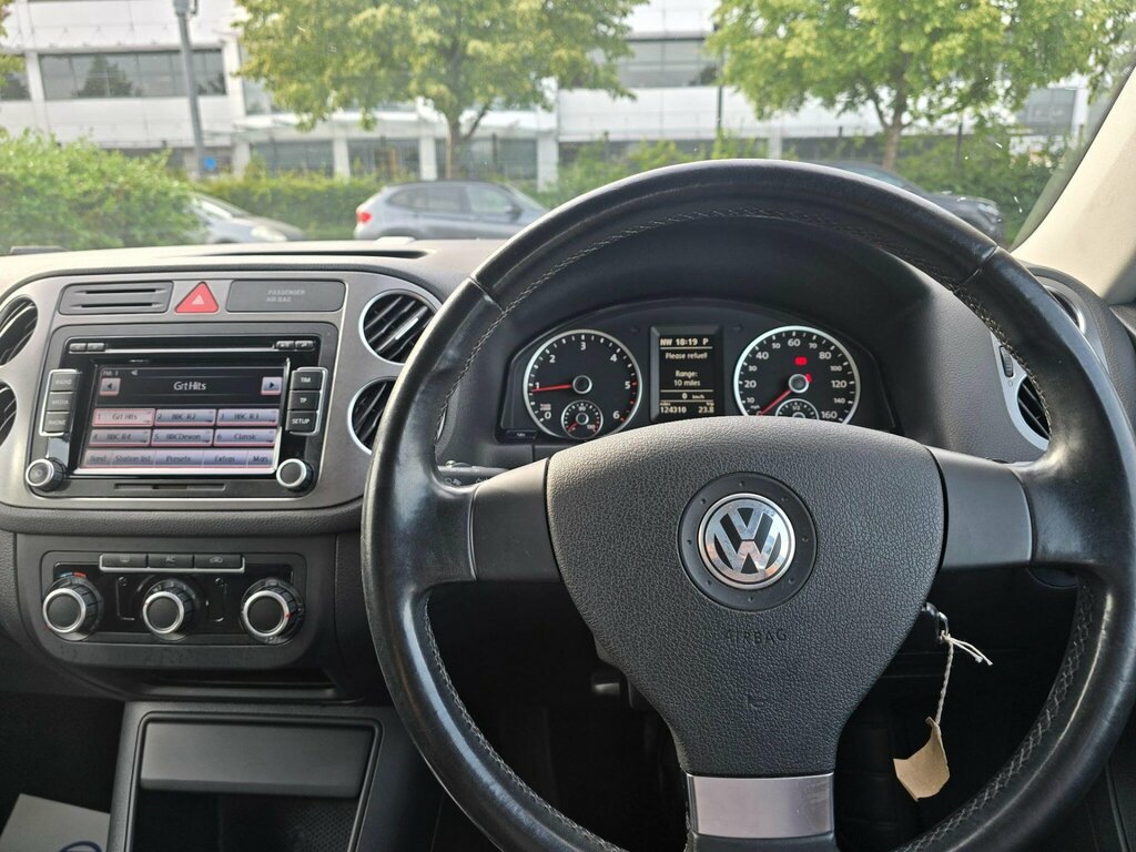 Volkswagen Tiguan Silver #16