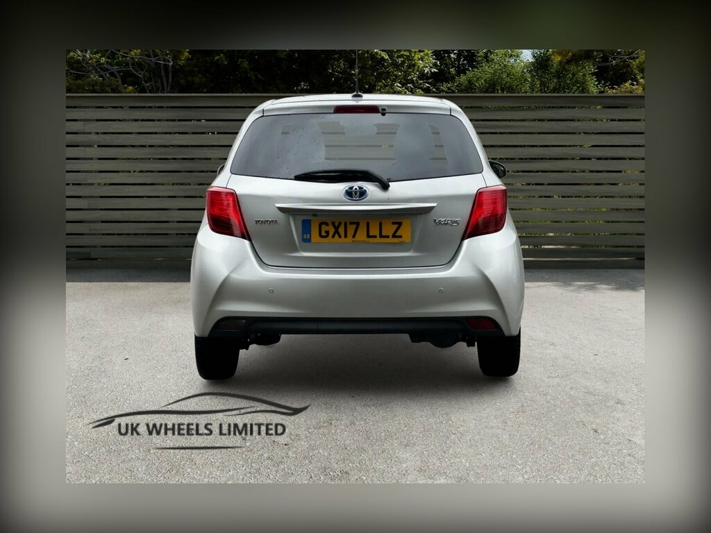 Toyota Yaris 1.5 Vvt-h Icon E-cvt Euro 6 Ss GX17LLZ Silver #3