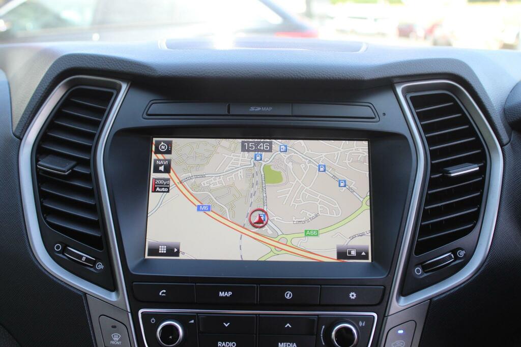 Hyundai Santa Fe Suv ET18VHJ Red #4