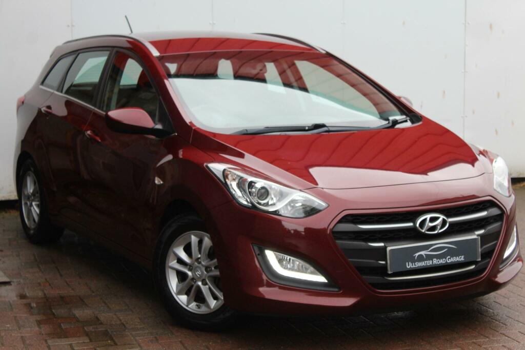 Hyundai I30 Estate Red #5
