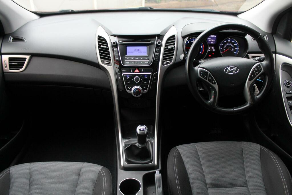 Hyundai I30 Estate Red #3