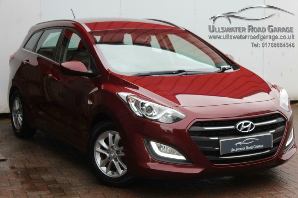 Hyundai I30 Estate Red
