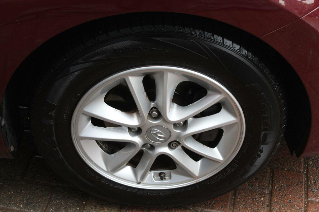 Hyundai I30 Estate Red #2