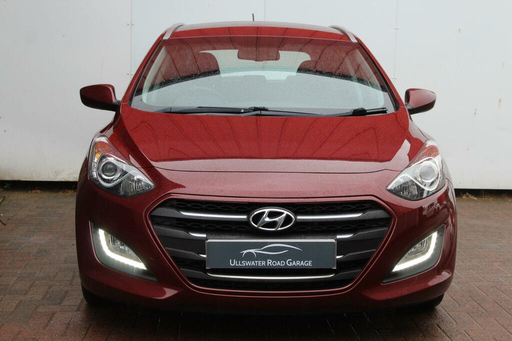 Hyundai I30 Estate Red #6
