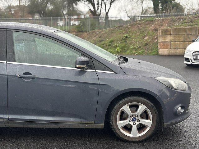 Ford Focus 1.6 Zetec Navigator Hatchback Eu NX64HFT Blue #4