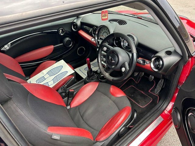 Mini Clubman Clubman 1.6 Cooper S 172 Bhp Red #2