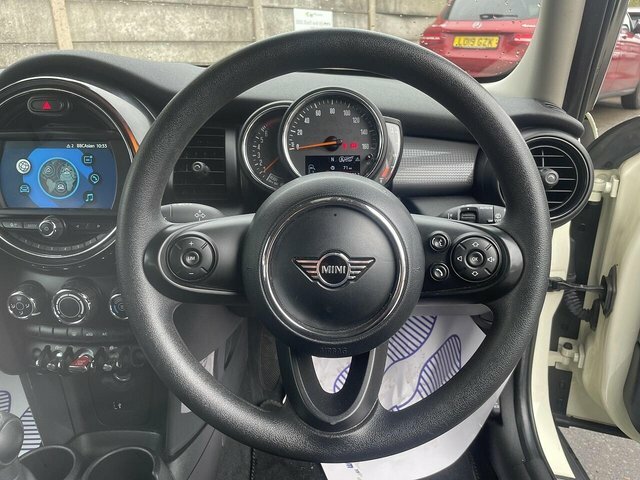Mini Hatch 1.5 Cooper Classic Hatchback Eur VF19OCV White #2