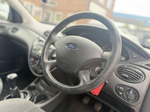 Ford Focus 1.6I 16V Ghia Saloon 163 Gkm, Silver #2