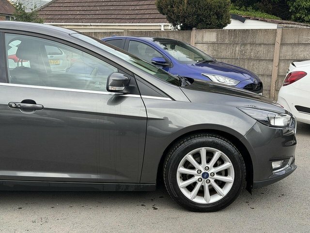 Ford Focus 1.0T Ecoboost Titanium Hatchback E Grey #4