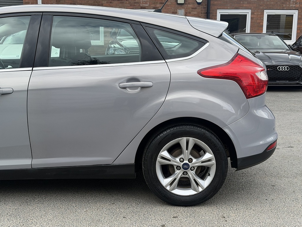 Ford Focus 1.6 Zetec Hatchback Powershift Euro 5 FX14NGN Silver #5