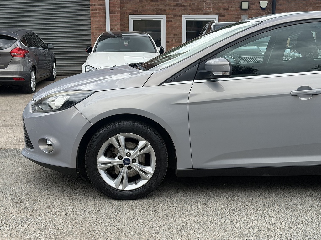 Ford Focus 1.6 Zetec Hatchback Powershift Euro 5 FX14NGN Silver #4