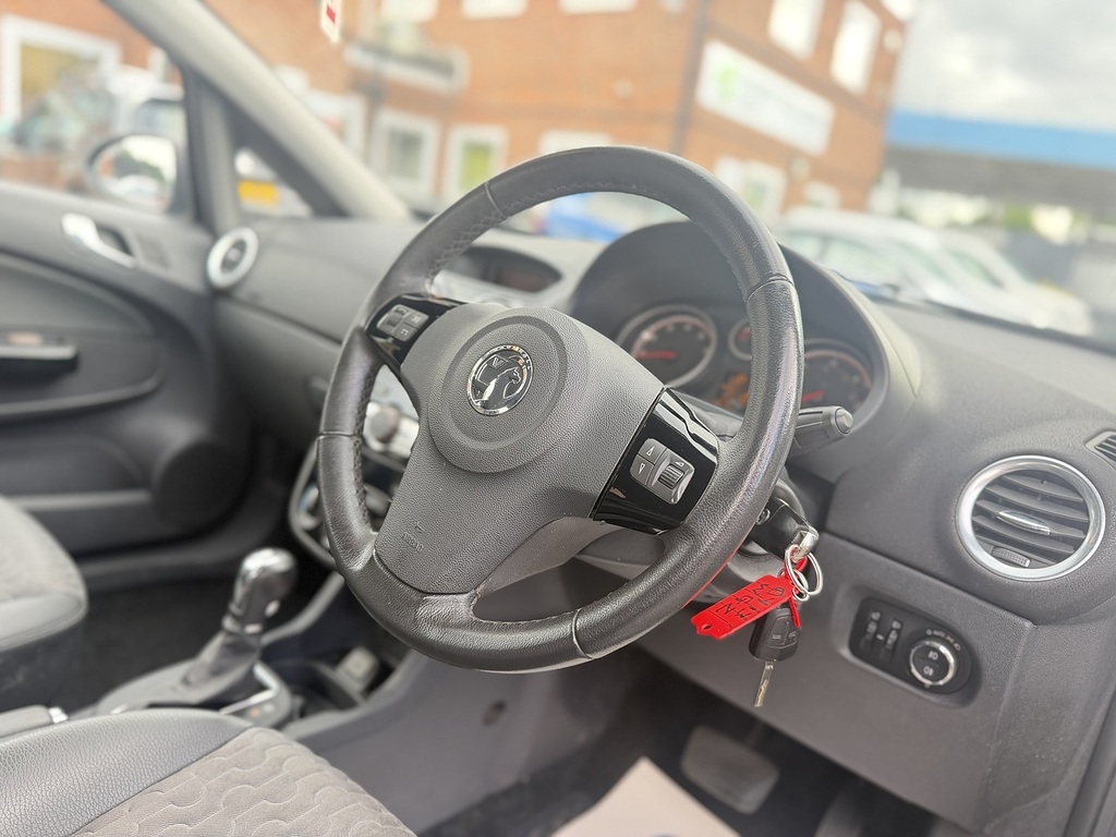 Vauxhall Corsa 1.4 16V Se Hatchback Euro 5 100 P DY13WGZ Black #2