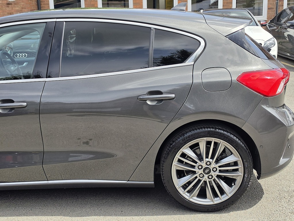 Ford Focus 1.5 Ecoblue 95 Zetec Red #20