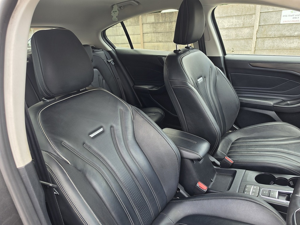 Ford Focus 1.5 Ecoblue 95 Zetec Red #37