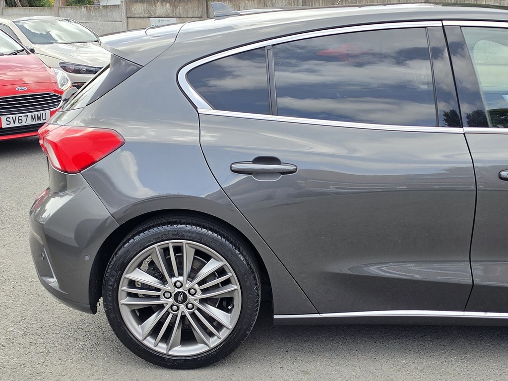 Ford Focus 1.5 Ecoblue 95 Zetec Red #9
