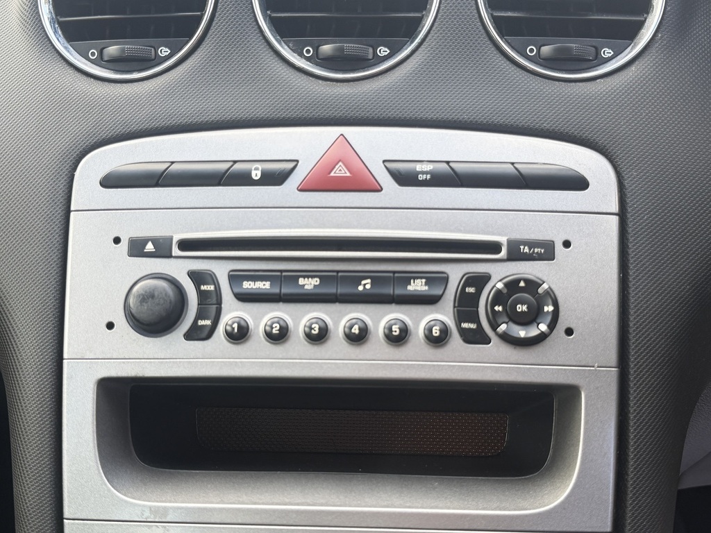 Peugeot 308 Hatchback 1.6 Black #32