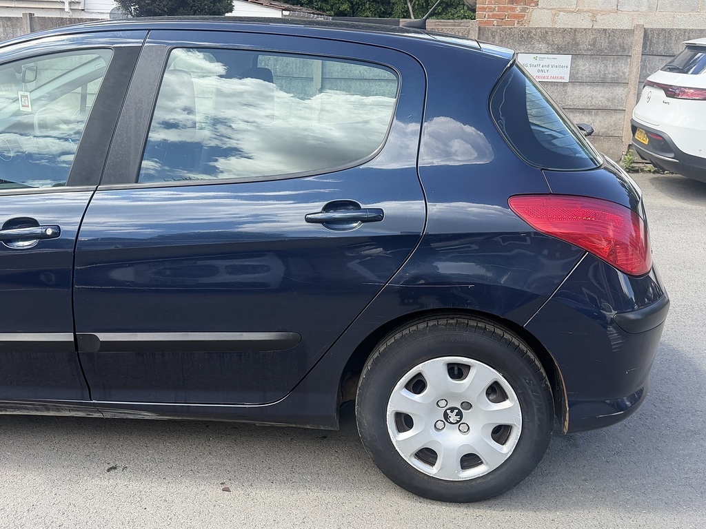 Peugeot 308 Hatchback 1.6 Black #22