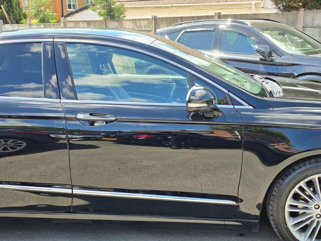 Ford Mondeo 2.0 Tivct Vignale Saloon Hybrid Cvt 6Sp Black #6