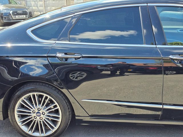 Ford Mondeo 1L Zetec Black #9