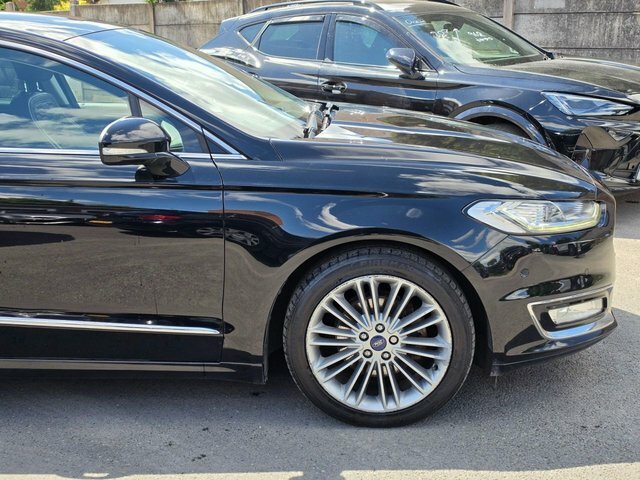Ford Mondeo 2.0 Tivct Vignale Saloon Hybrid Cvt 6Sp Black #5