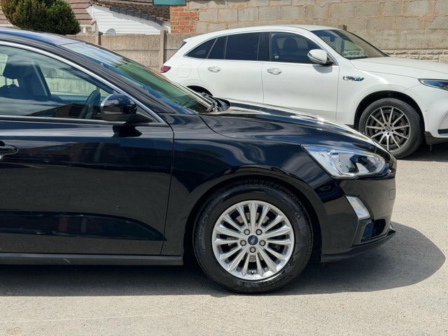 Ford Focus 1.0T Ecoboost Titanium Hatchback E Black #4