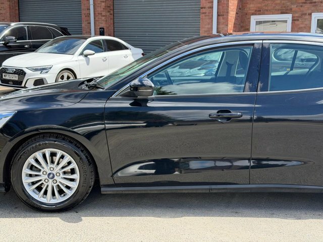 Ford Focus 1.0T Ecoboost Titanium Hatchback E Black #16