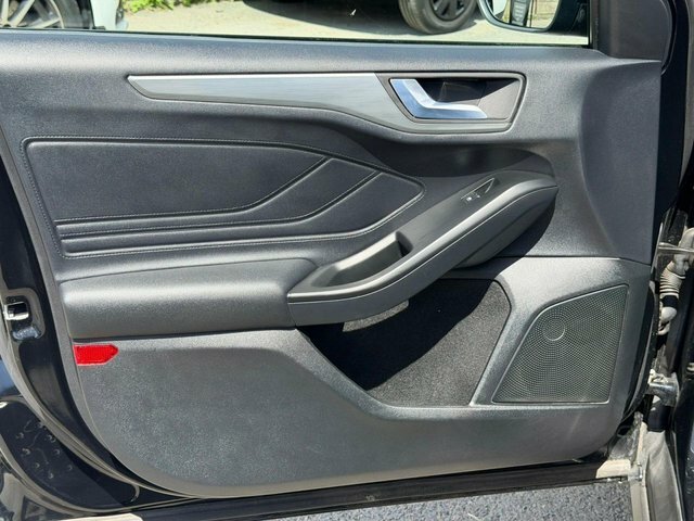 Ford Focus 1.0T Ecoboost Titanium Hatchback E Black #46