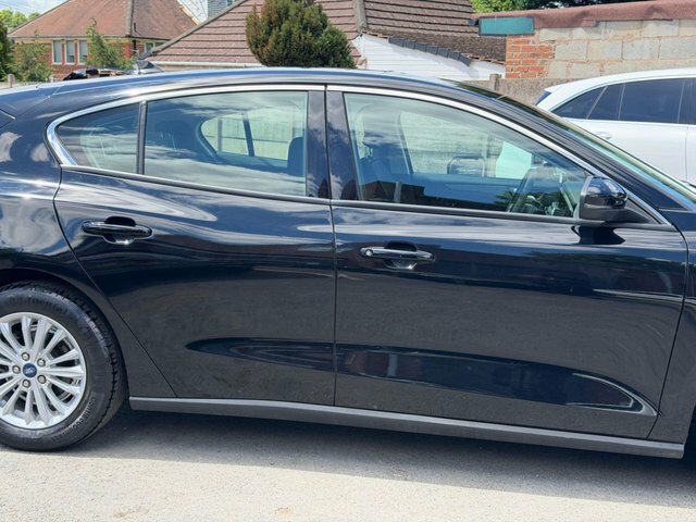 Ford Focus 1.0T Ecoboost Titanium Hatchback E Black #6